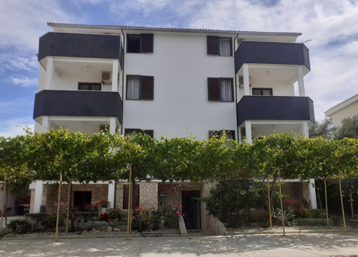 Apartments Parac بيتريتْشاني المظهر الخارجي الصورة