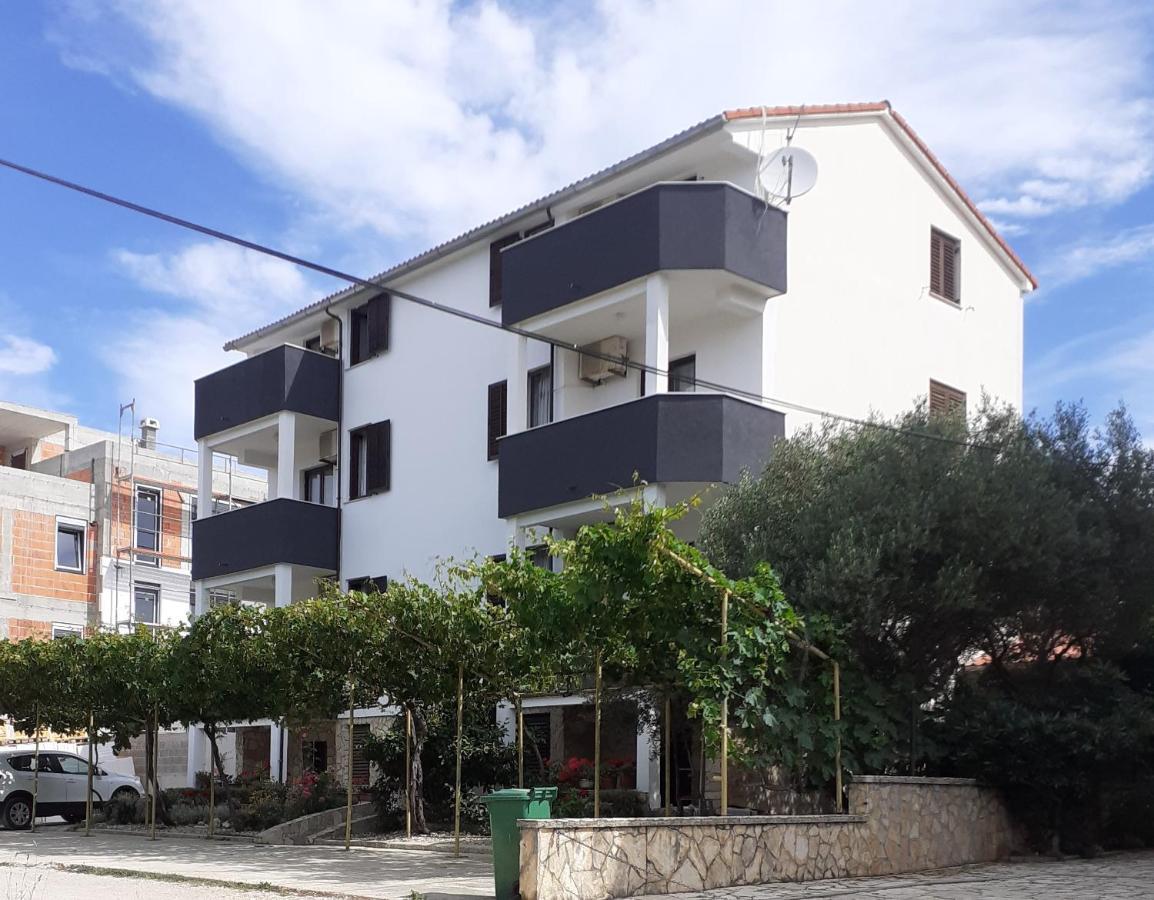 Apartments Parac بيتريتْشاني المظهر الخارجي الصورة