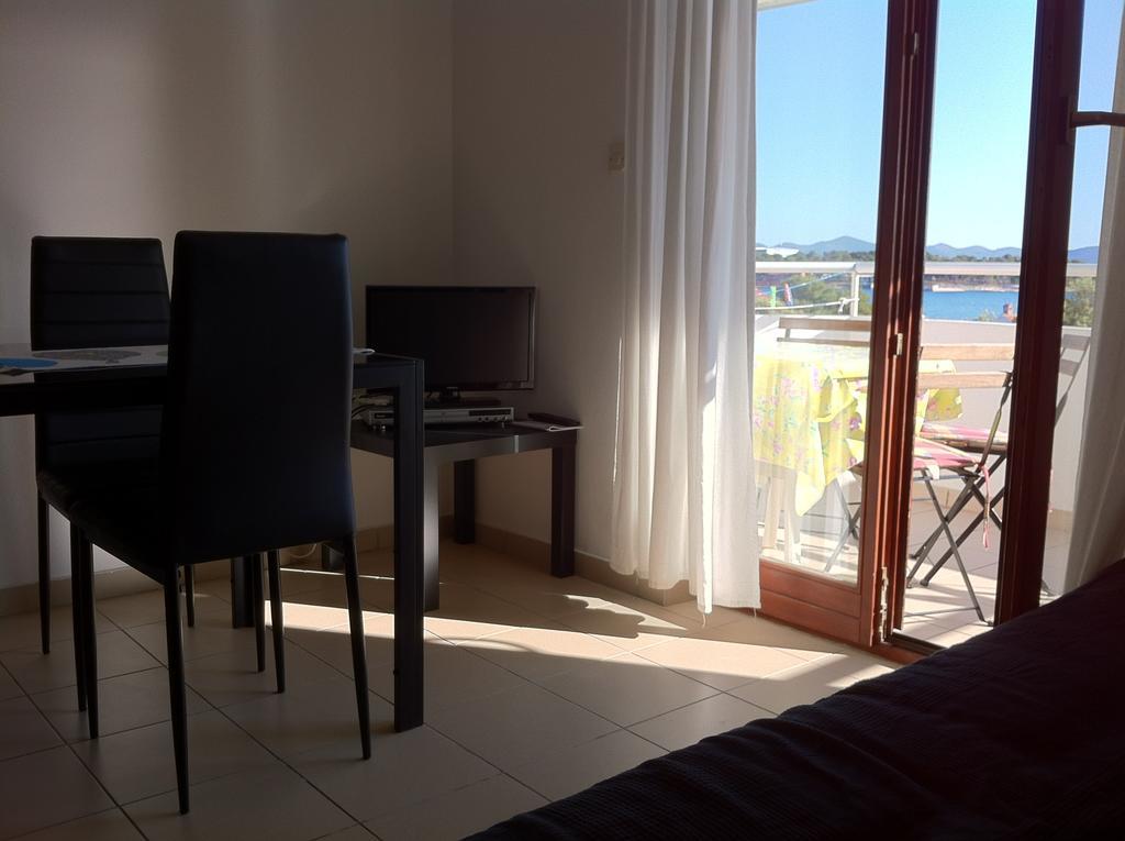 Apartments Parac بيتريتْشاني الغرفة الصورة